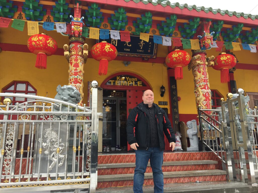Mark WIley outside the Tai Yuan Temple