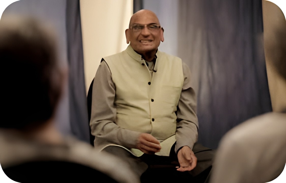 Dr. Ravi Ravindra speaking to a group during a contemplative teaching on self-study, awareness, consciousness, and spiritual transformation.