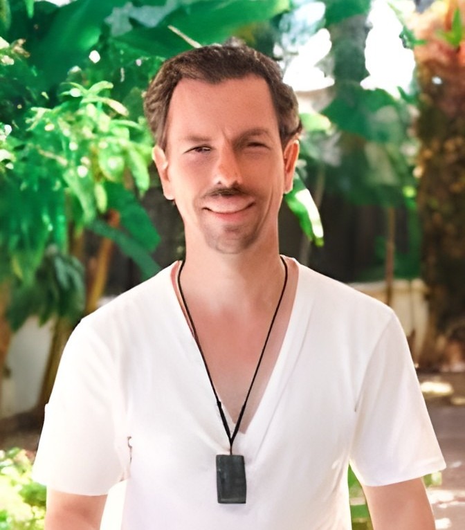 Portrait of Fabrice Piché, medical qigong practitioner, teacher of Taiji Qigong Shibashi, and student of Professor Lin Housheng.
